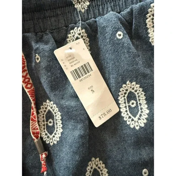 ett:twa  Anthropologie Embroidered Chambray Eyelet Scallop Shorts  Small - Picture 3 of 4